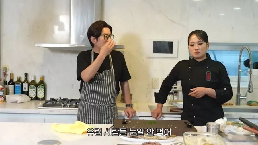 생선 눈알 이맛있는걸 왜 아무도 안먹지.._4.webp