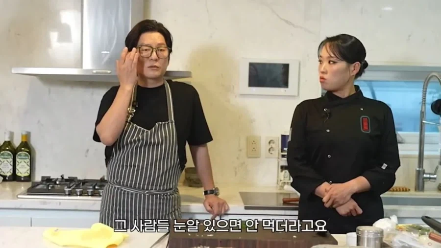 생선 눈알 이맛있는걸 왜 아무도 안먹지.._10.webp