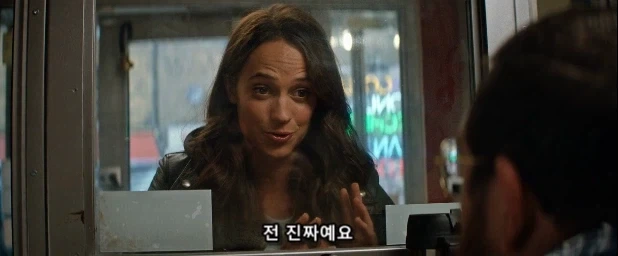 절대로 사연 팔이와 동정심 유발 작전을 써선 안 되는 장소_25.webp