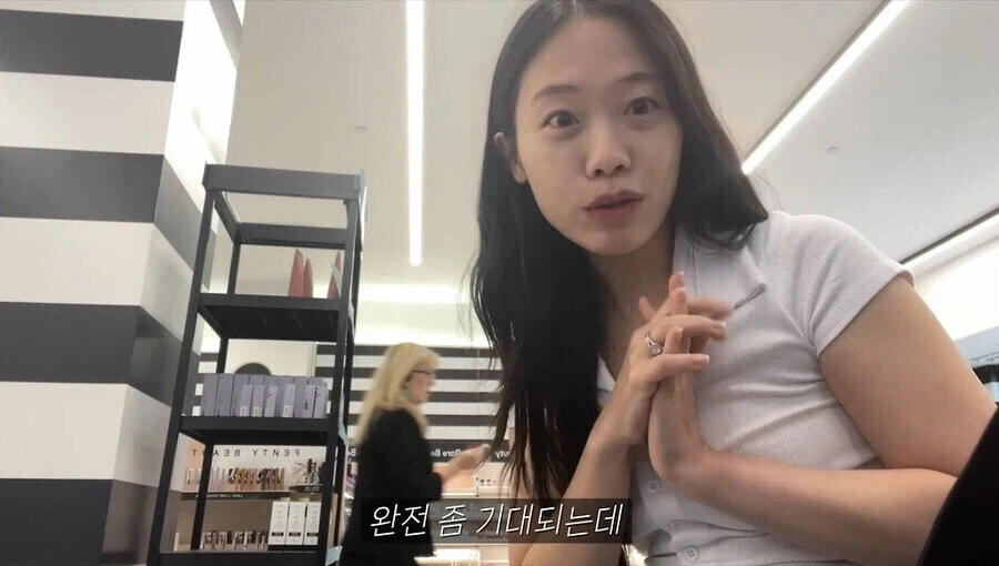미국식 메이크업을 받은 한국인 아내를 본 미국인 남편_2.webp