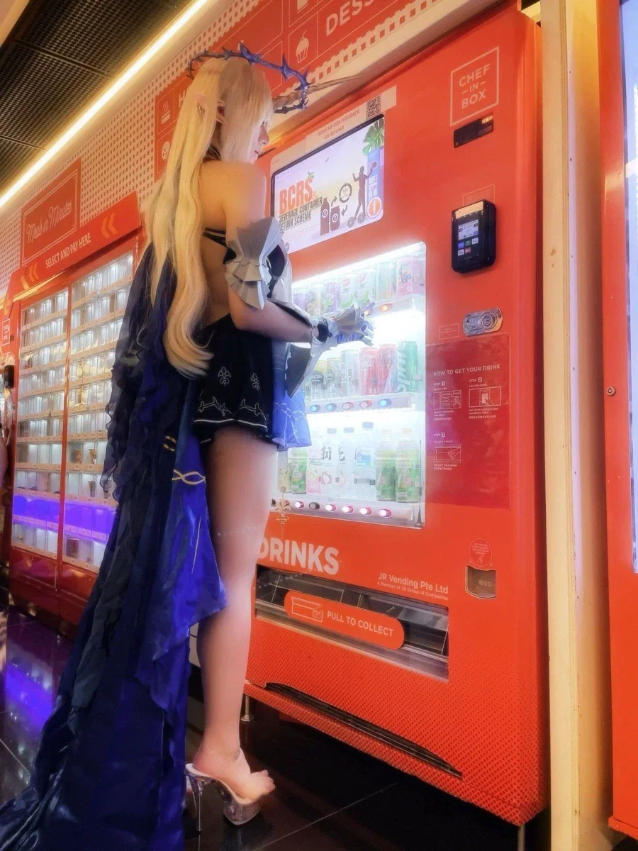 선택받은 신체만 가능한 코스프레_1.webp
