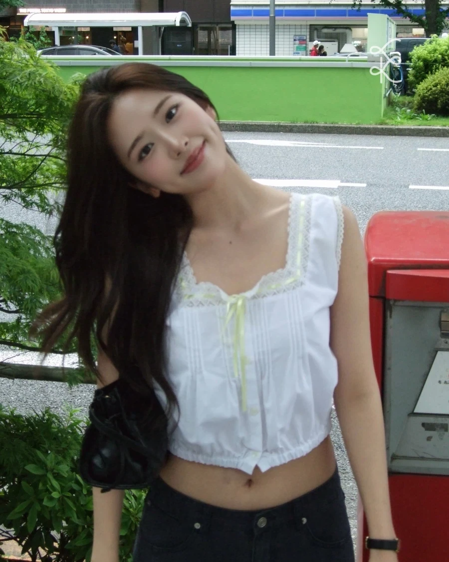 안유진 사진찍을때 자주하는 포즈..._4.webp