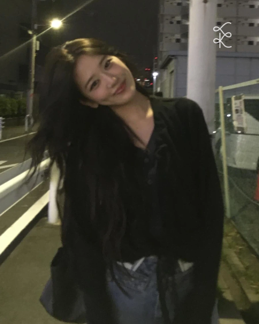 안유진 사진찍을때 자주하는 포즈..._5.webp