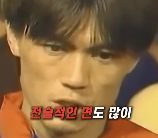 감독의 전술을 비판한 소신있는 선수.jpg_2.webp
