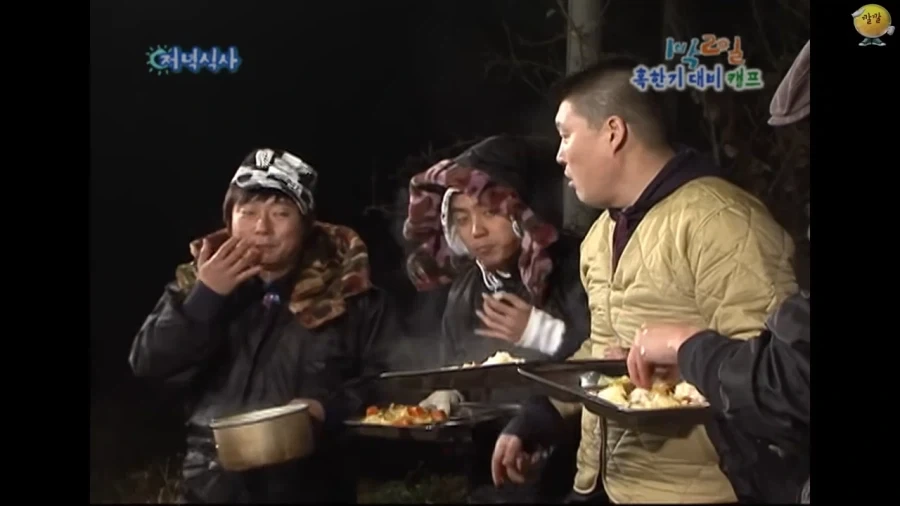 아무리 배가고파도 렌즈로 밥 퍼먹는건 아니지_7.webp