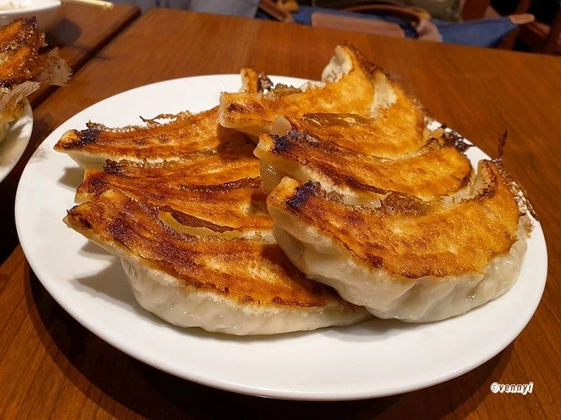 맛있다는 일본 특유의 군만두.._3.webp
