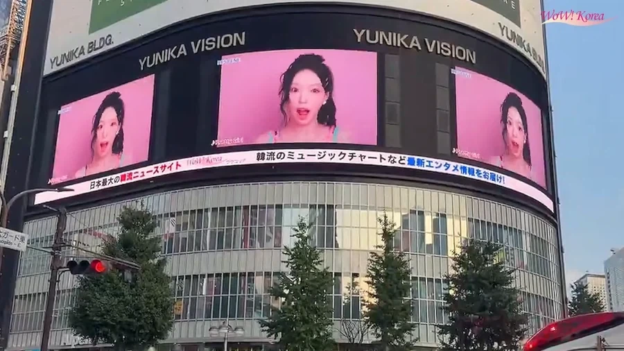 일본 신주쿠 대형 전광판의 리센느_2.webp