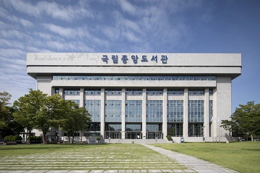 의외로 여기서 라노벨이나 만화 봤다는 경험담 많은 시설_1.webp