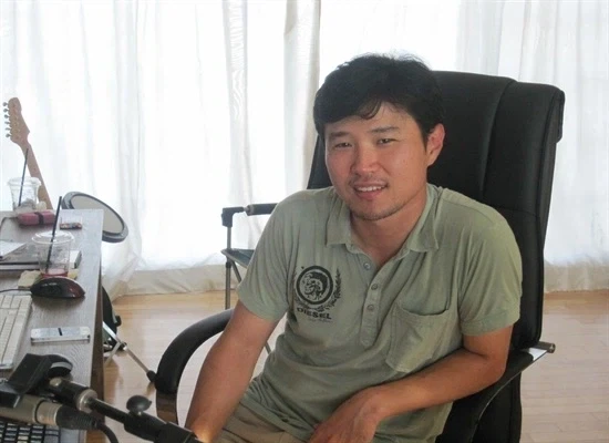 자기 형이 영화 배우인 음악 감독.jpg_4.webp