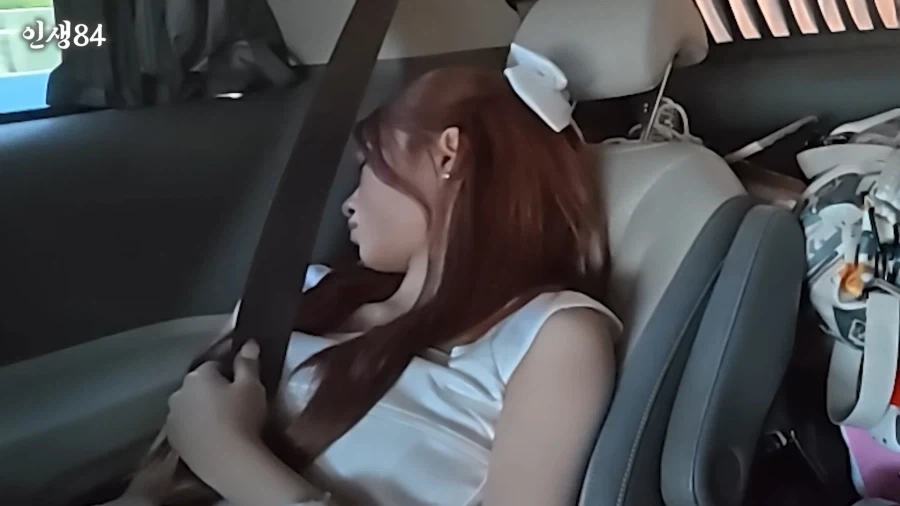 리센느) 초딩조카들한테 기 쫙 빨린 삼촌_3.webp