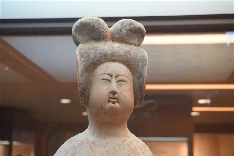 양귀비는 음모가 길고 암내나는 육덕 퍼리였다_5.webp