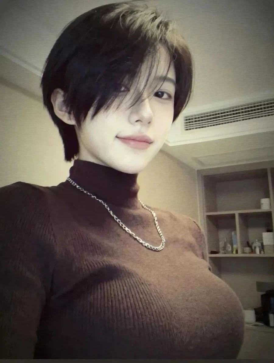 잘생김이 묻어있는 여자분.jpg_4.webp