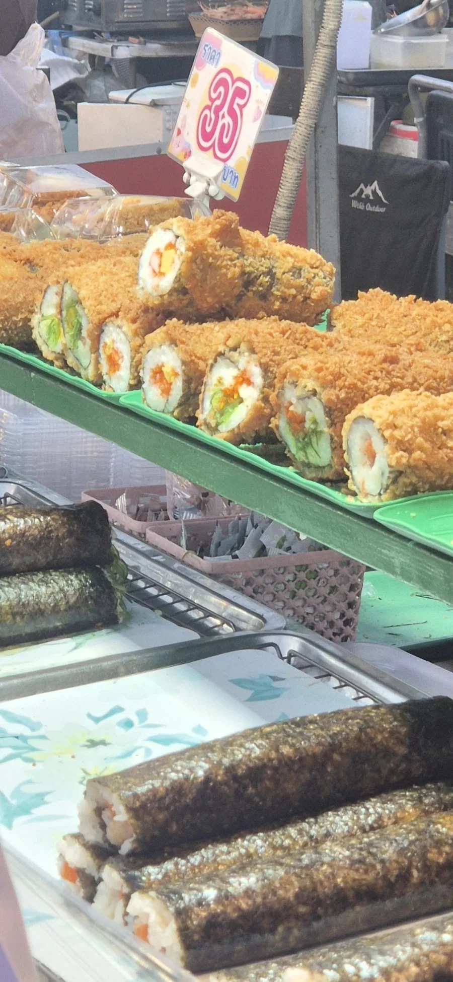 태국 야시장에서 발견한 폭력적인 김밥_1.webp
