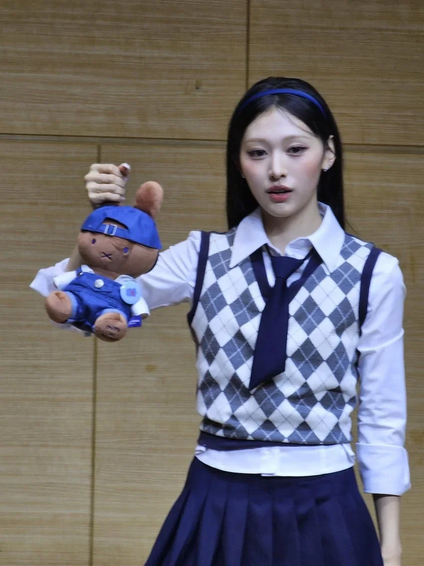 리센느) 뭔가 이상한 잡아 들기_3.webp