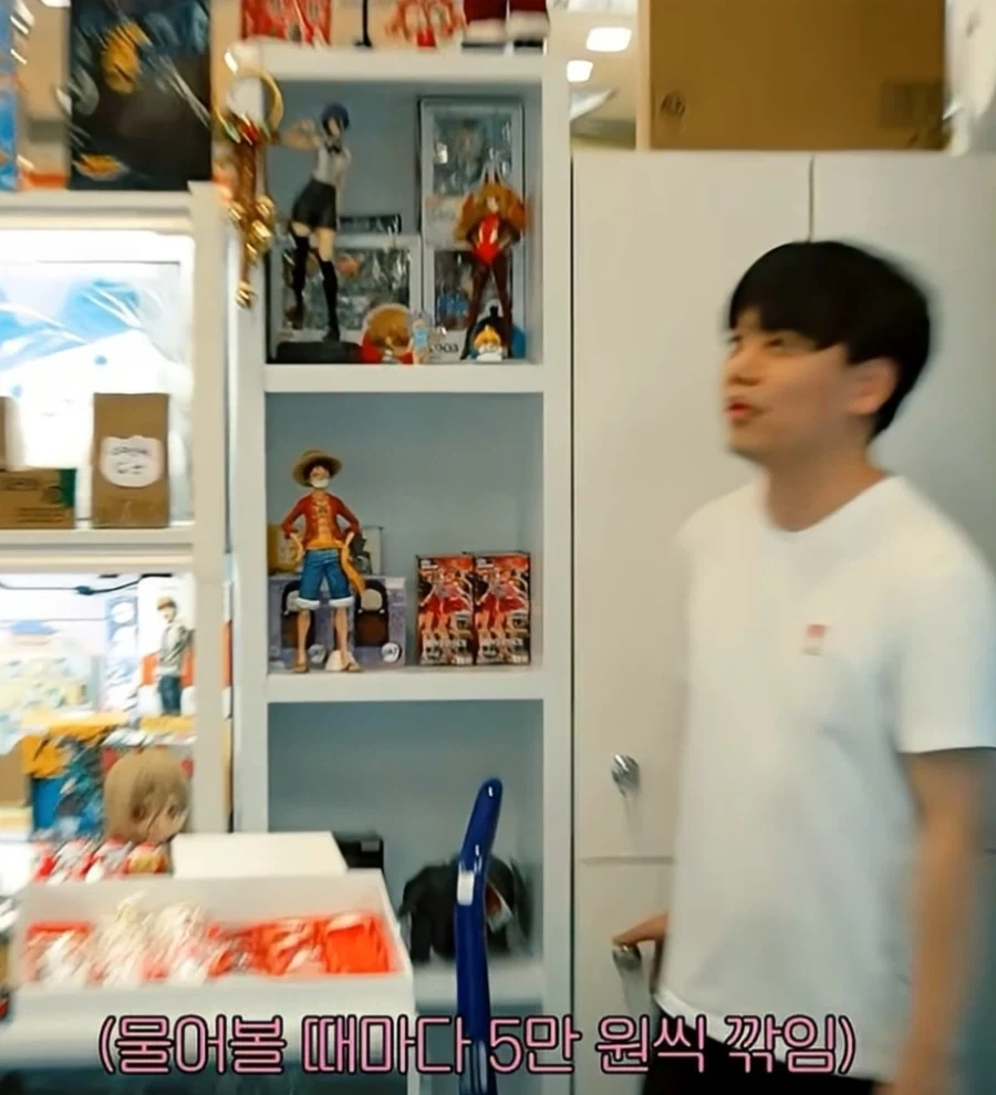 피규어 네고하는 최홍만_7.webp
