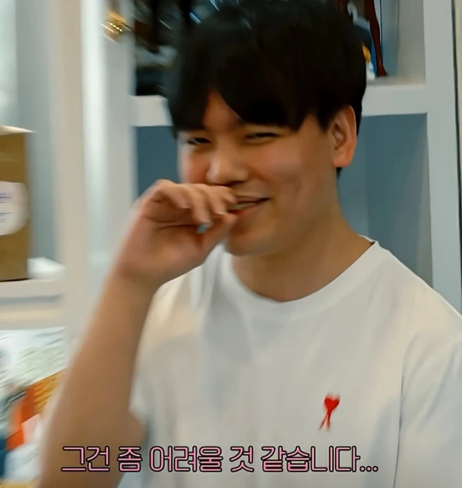 피규어 네고하는 최홍만_10.webp