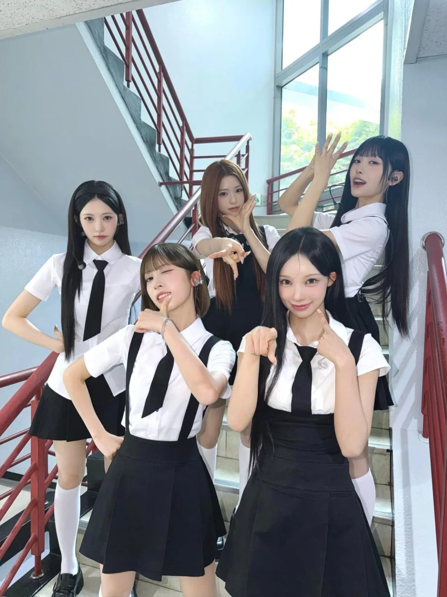 각자 유행어 포즈를 바꿔서 사진 찍은 리센느 멤버들.jpg_1.webp