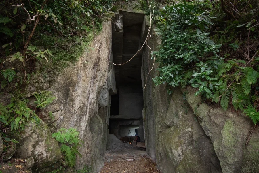 일본, 산 속의 폐광 채석장⛰⛏︎_1.webp
