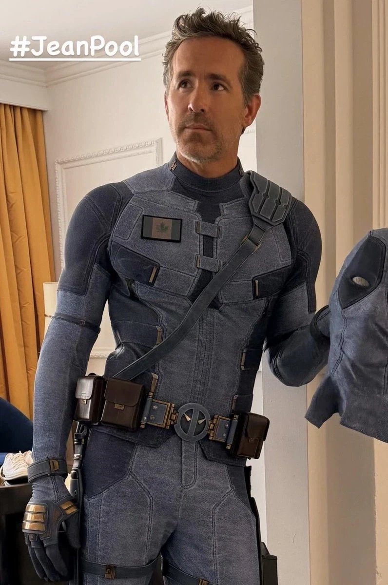MCU) 코믹콘 레이놀즈 슈트사진_1.webp