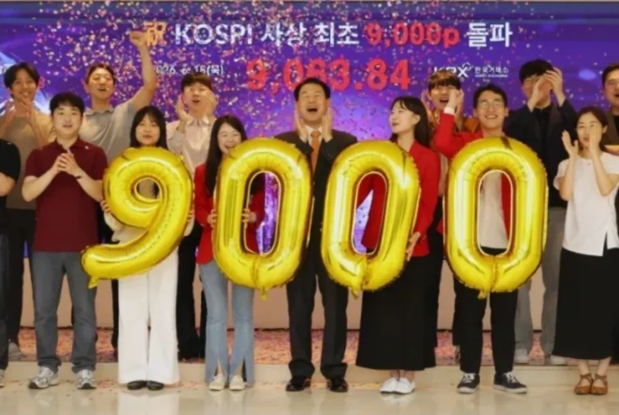 ???: xx씨 그거 거꾸로 들었어요!_1.webp