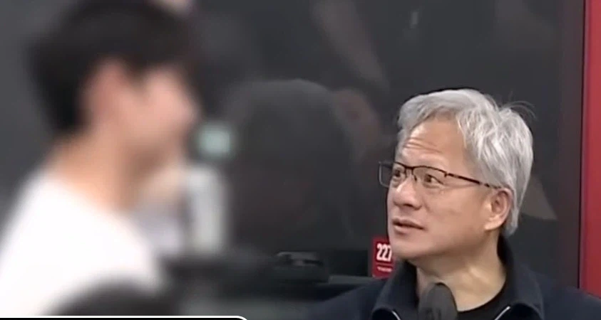 젠슨황)호감작하러 한국 왔는데 찐텐으로 표정관리 실패_5.webp