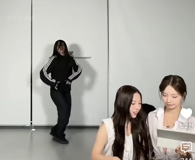 리센느)리액션 유튜버 아님_1.webp