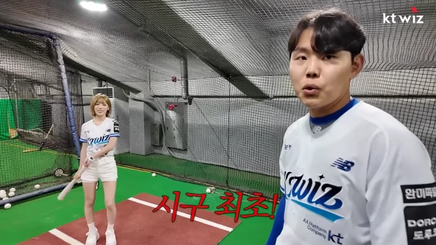 시구시타 하러 온 아이돌에게 좋은거 가르치는 소형준 선수.jpg_10.webp