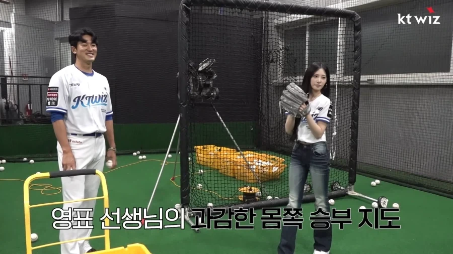 시구시타 하러 온 아이돌에게 좋은거 가르치는 소형준 선수.jpg_20.webp