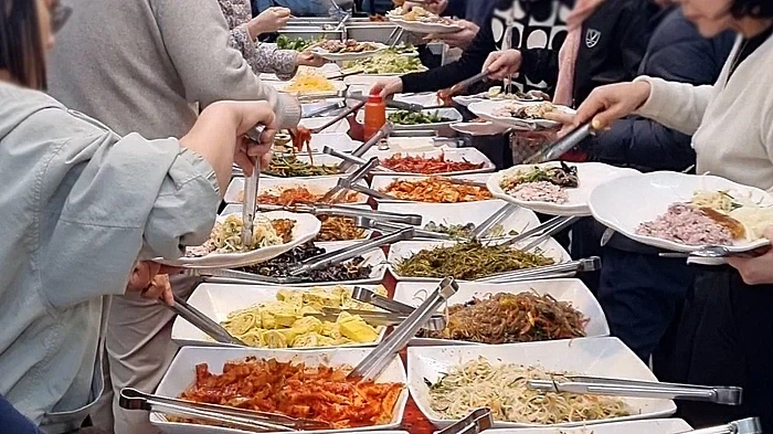 한식뷔페 자주가는 고인물 특징.jpg_1.webp