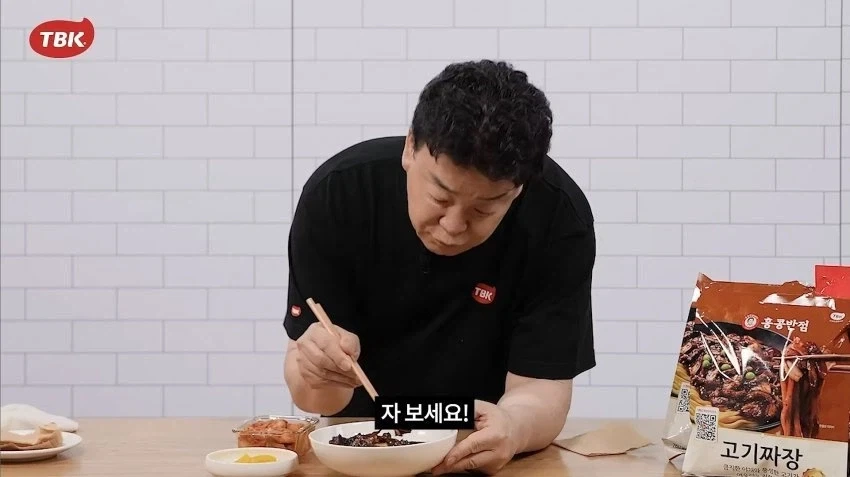 새 제품 리뷰하며 적자 날까봐 걱정하는 대표님_1.webp