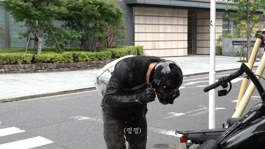 하수구에 에어팟 떨어트린 추성훈_1.webp