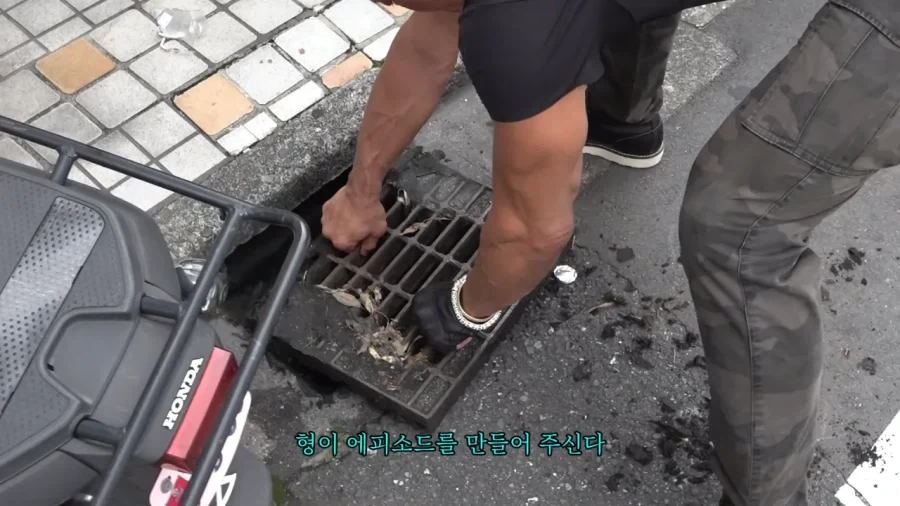 하수구에 에어팟 떨어트린 추성훈_23.webp