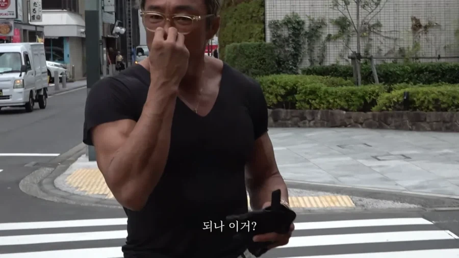 하수구에 에어팟 떨어트린 추성훈_25.webp