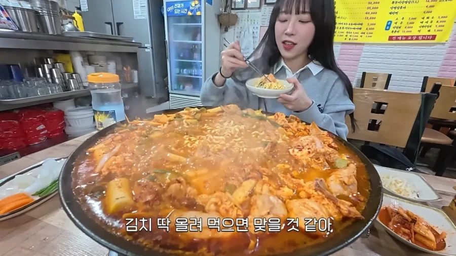 식사 전 가볍게 애피타이저 즐기는 쯔양_7.webp