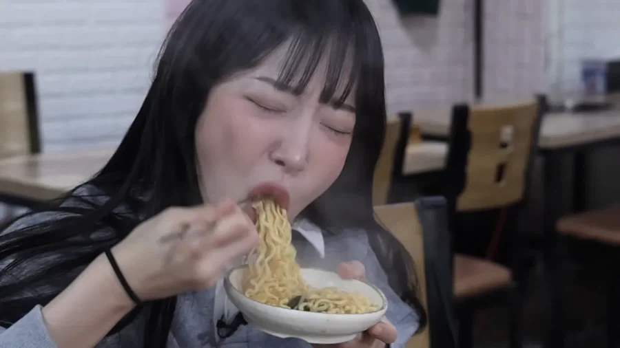 식사 전 가볍게 애피타이저 즐기는 쯔양_8.webp
