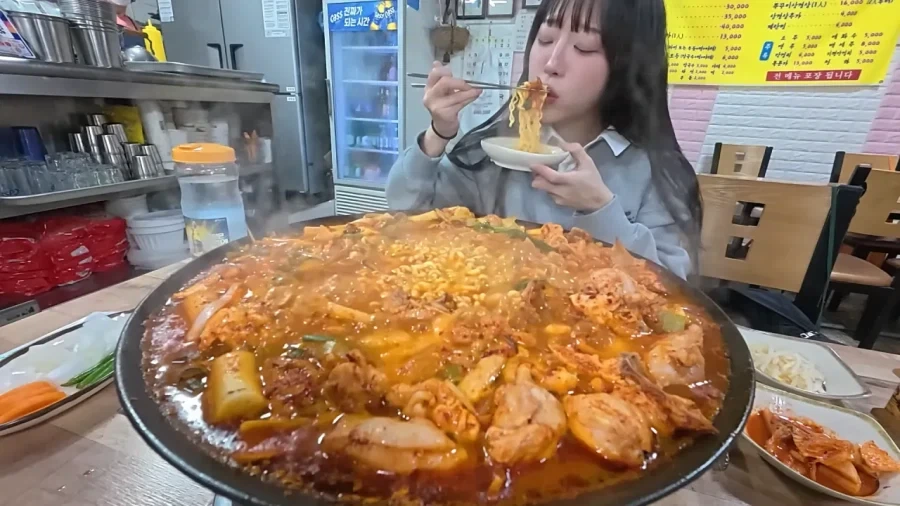 식사 전 가볍게 애피타이저 즐기는 쯔양_9.webp