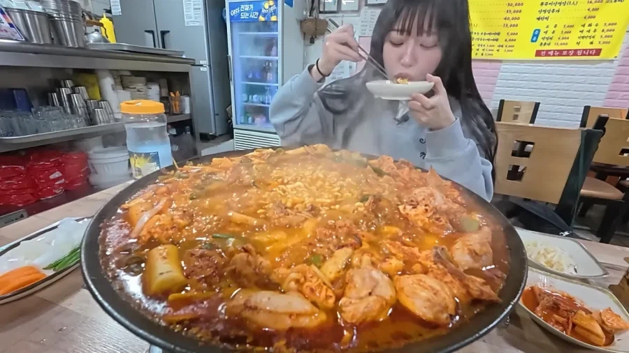 식사 전 가볍게 애피타이저 즐기는 쯔양_10.webp