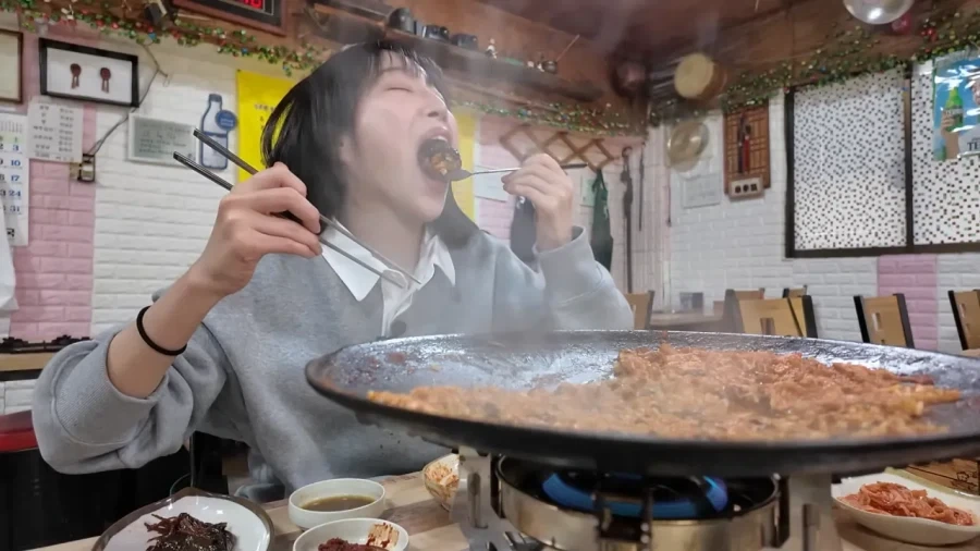 식사 전 가볍게 애피타이저 즐기는 쯔양_19.webp