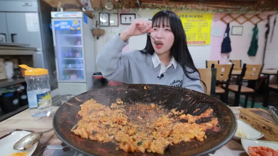 식사 전 가볍게 애피타이저 즐기는 쯔양_22.webp