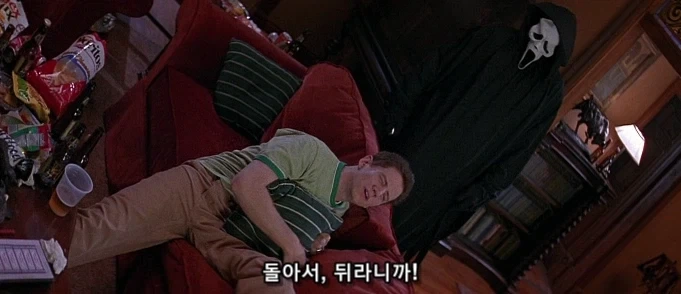 스파이더맨 시리즈에서 메이 숙모가 제일 무섭게 나오는 장면_13.webp