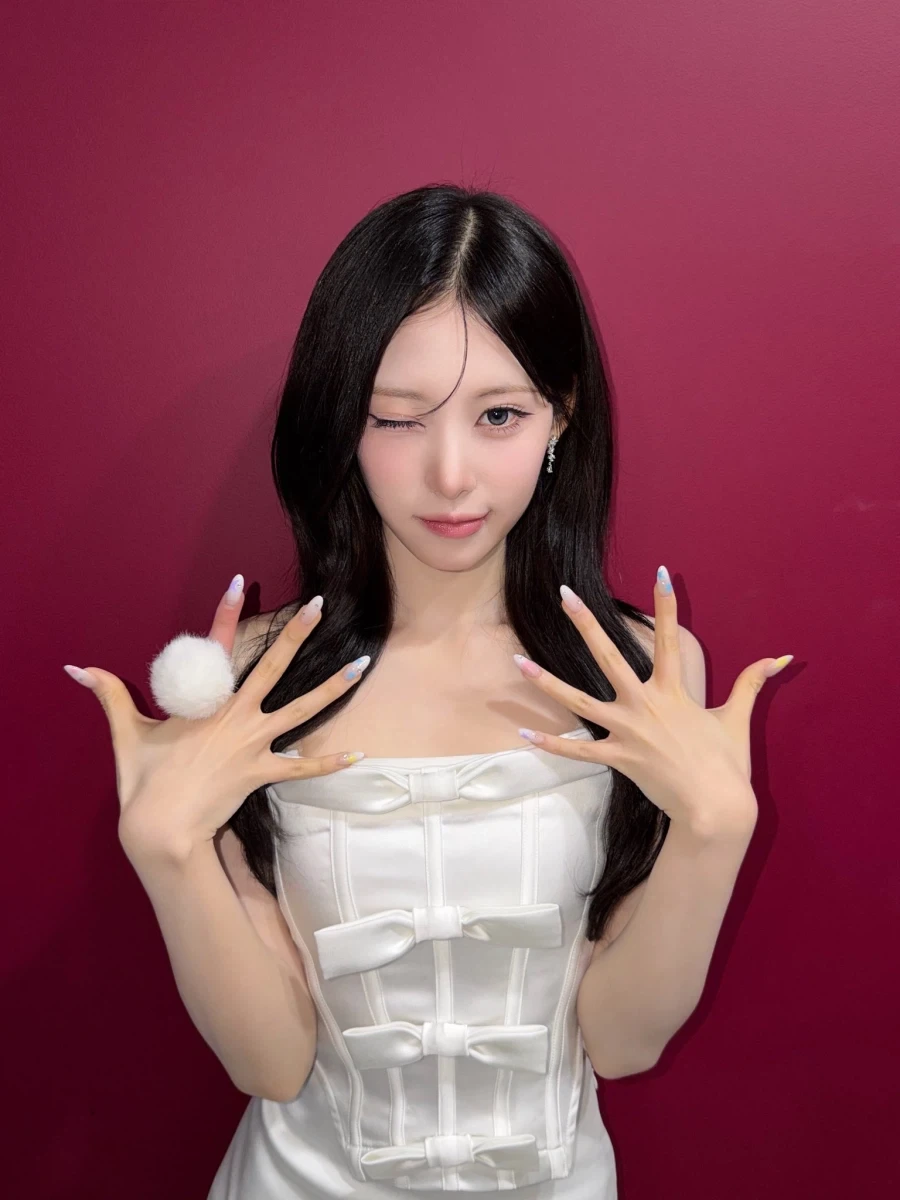 리센느) 리브 손꾸락_3.webp