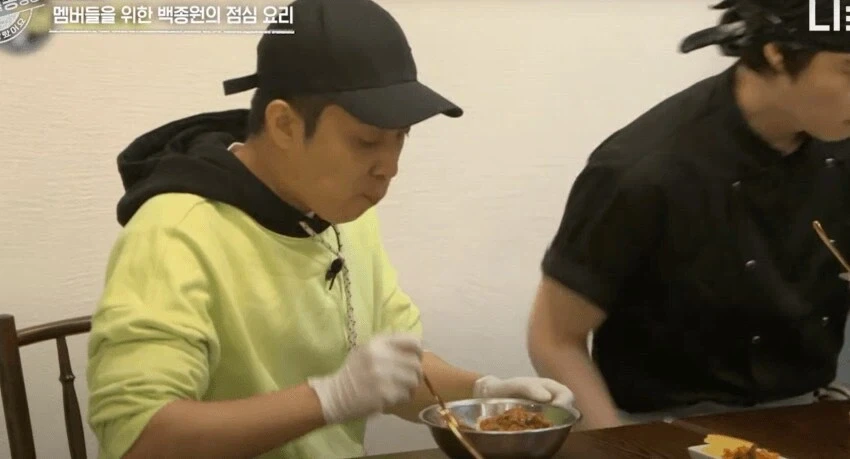 미래 흑백요리사 심사위원의 음식을 먹고 감탄하는 연예인들_2.webp