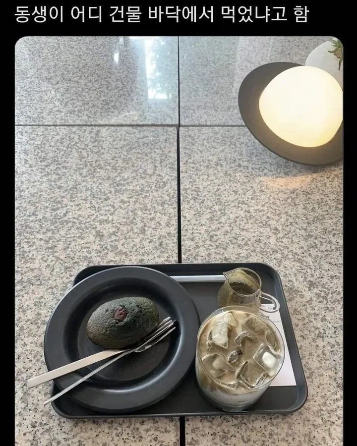 동생한테 빵이랑 커피 먹는 사진 보냈더니.jpg_1.webp