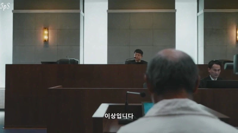 베개를 훔친 노인을 변호하는 변호사_7.webp