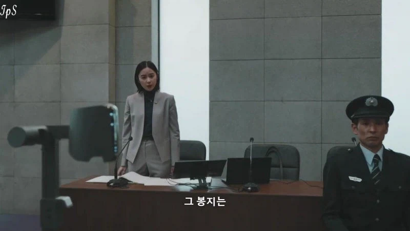 베개를 훔친 노인을 변호하는 변호사_8.webp