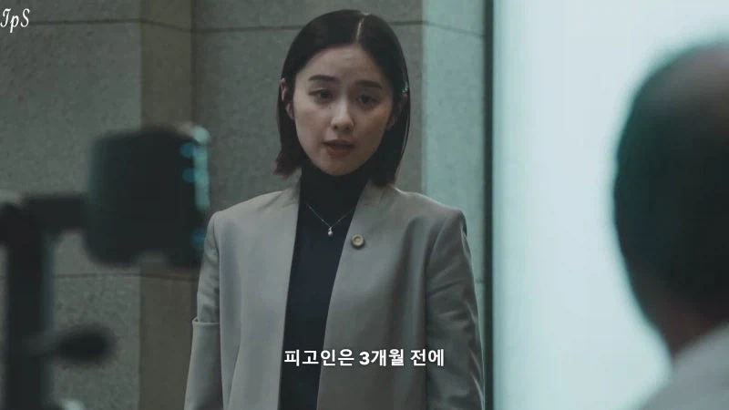 베개를 훔친 노인을 변호하는 변호사_12.webp