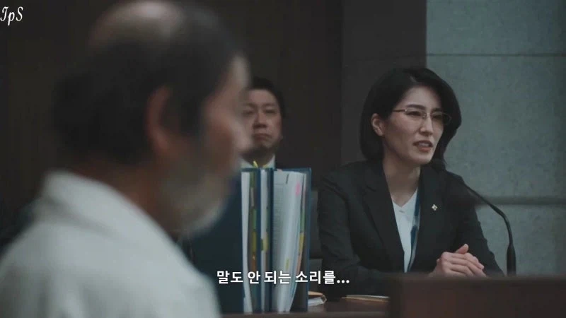 베개를 훔친 노인을 변호하는 변호사_14.webp