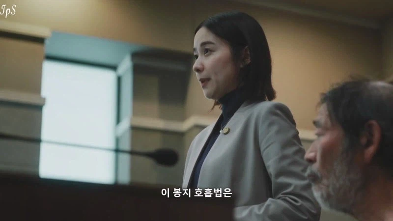 베개를 훔친 노인을 변호하는 변호사_18.webp