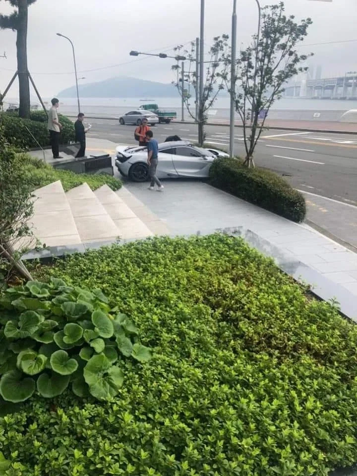 부산 슈퍼카 시승행사 대참사_2.webp
