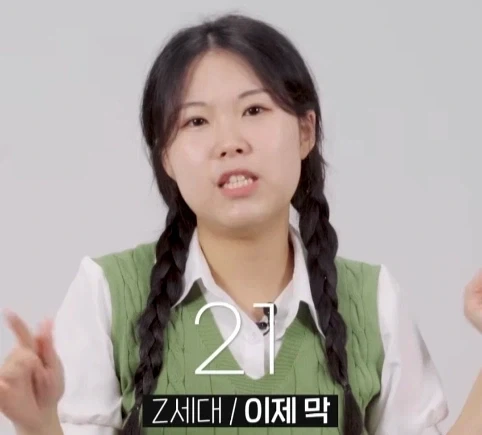 혼밥하는 직원 세대별 반응.jpg_10.webp
